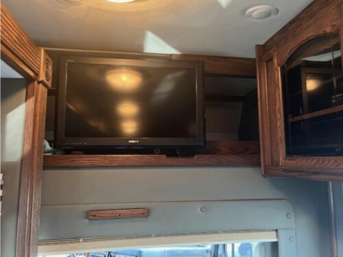 2009 Renegade Dual Slide Cascadia Coach, Lots of Sleeping, Side Isle Mid Bath Floor Plan, Loaded, Available Today - Image 20