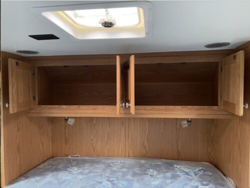 2023 Cargo Mate 44' Gooseneck W/Bathroom, Shower, Fridge, Microwave, A/C, Gas Heat, Generator, Trailer is Pristine. - Image 8