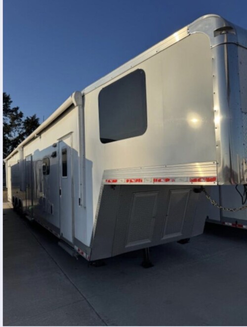 2021 Gooseneck, A/C, Generator, 2 Awnings, Full Living Quarters, Loaded and Available Today - Image 3