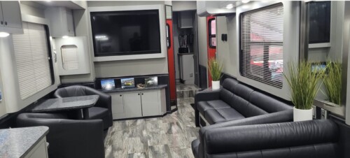 2014 Featherlite Hospitality/Command Center, 3 Sliders, Bathroom W/Shower, Media Room, Lounge/Salon, Food Prep Area - Image 6